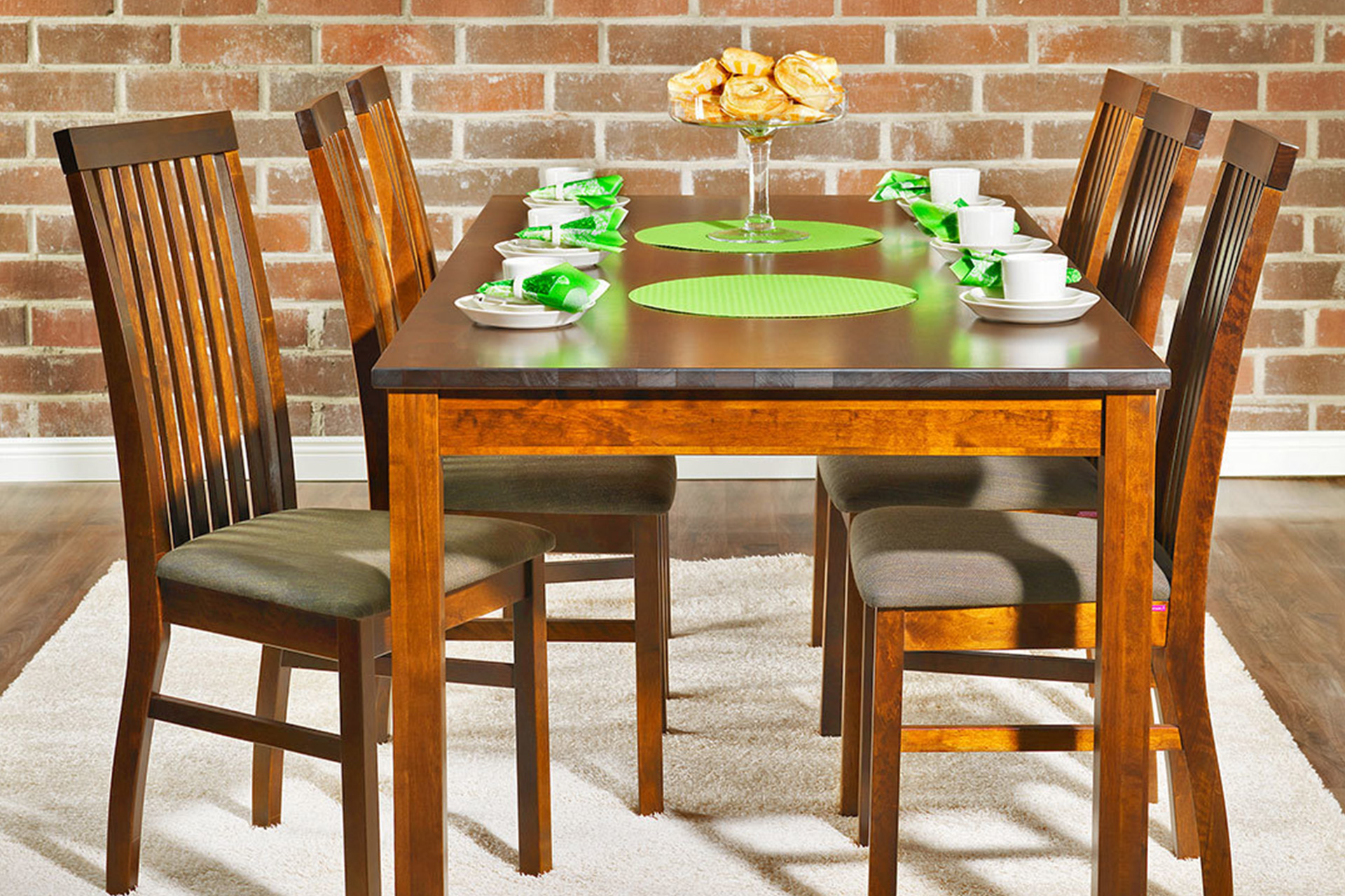 Стіл обідній